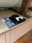 PlayStation 4 + 2 kontroller + 2 spel