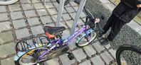 Cresent barncykel med stödjul