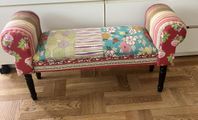 Liten dekorativ minisoffa
