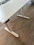 IKEA Skrivbord Bekant elektriskt höj/sänkbart vitt 120x60 