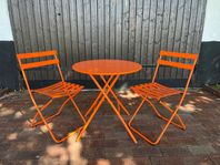 FIAM kafébord samt 2 stolar 