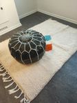 Helt oanvänd äkta Marockansk läder sittpuff 