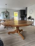 Runt matbord från Mio massivt teak