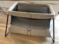 Babybjörn resesäng grå
