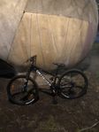 specialized Rockhopper Storlek S 27.5 med uppgraderingar