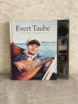 Tryck och sjung! EVERT TAUBE; 50 visor, Sven-Bertil. 2013.