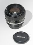NIKON - NIKKOR 55mm 1:1.2 Serienr: 353141