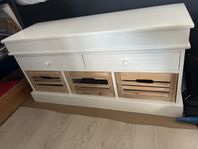 Hallbänk med lådor bortskänkes
