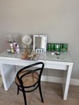 litet sminkbord från ikea 