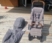 Barnvagn med sufflett och mysig åkpåse