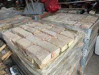 Gammalt handslaget massivt tegel