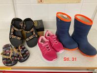 Badtofflor, sandaler, skor, gummistövlar i Stl. 31