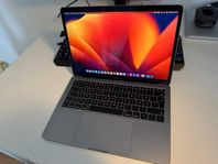 Macbook pro 2017 |i7 | 8GB RAM | 250GB