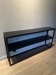 sideboard med svarta glasskivor 