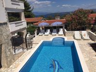 Hus med 4 lägenheter, Pool 10x5m, Split, Solta Kroatien