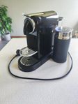 DeLonghi kaffemaskin + massor kapslar