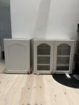Köksöverskåp + vitrinskåp från Ikea