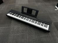 Yamaha P-45 Digitalpiano med stativ och stol