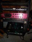 Halvfullt Adam Hall studiorack