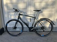 Specialized Sirrus Comp med Ultegra komponenter,  18 växlad
