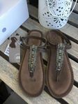 Lädersandal, Nubuck med pärlbroderi, Stl: 39 (Nya med tags