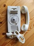 Retro väggtelefon/fast telefon med roterande nummerratt