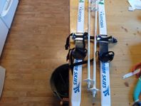 Fina skidor med stavar