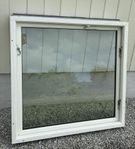 Vitmålat fönster 100x100
