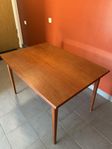 Matbord i teak