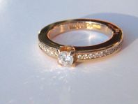 Exklusiv Efva Attling ring "Heart to Heart" nyvärde 43000 k
