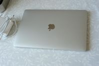 Apple Macbook Pro 13 tum 2018 i fint skick