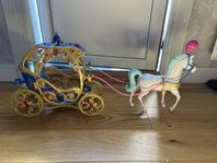 Barbie häst med vagn