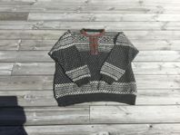 Hemstickad tröja med hardangerbroderi, 100% Ull.