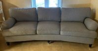 2 st ljusgrå Howard Delux soffor från Mio