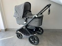 Grå Bugaboo Fox 2 med tillbehör