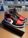 Nike Air Jordan 1 Mid ”Gym Red” Strl 44
