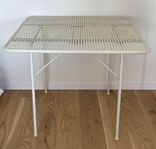 BORD i metall vitt 80 x 60 höjd 72 cm hopfällbart .