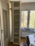 Skåp med glasdörr slumpas bort