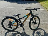 Fin 24” barncykel som ny!