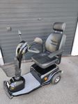 Elscooter / Permobil med nya batterier idag.