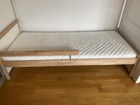 IKEA barnsäng med madrass – välskött