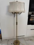 Antik golvlampa i mässing 