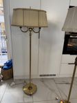 Antik golvlampa i mässing 