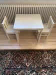 Fin barngrupp i vitt 