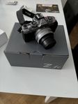 Nikon Z fc med objektiv