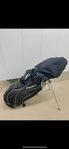 Golfset med bag, klubbor och diverse tillbehör