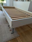 Säng   90x200