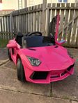 Supercar elbil för barn, rosa Lamborghini inspirerad design