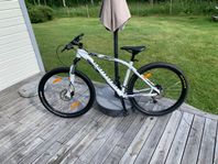Specialized Rockhopper Mountainbike – Utrustad & Körklar