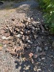 Bortskänkes Ölandssten röd, spillbitar